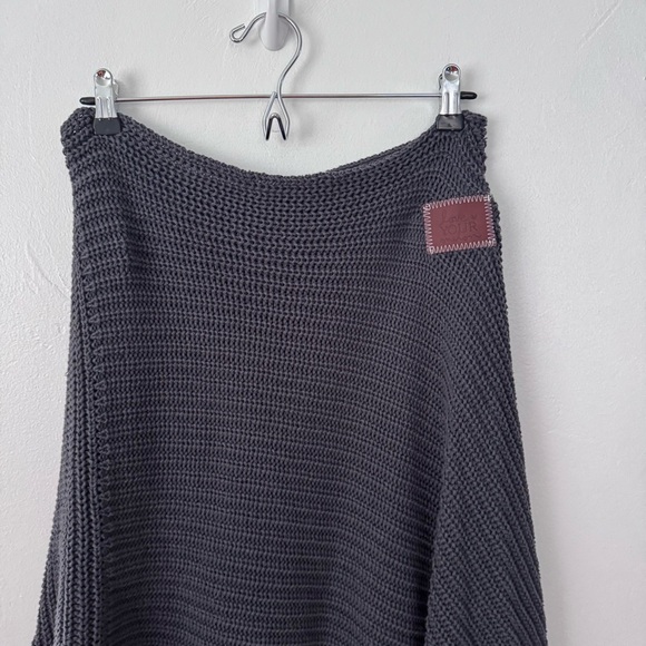 Love your Melon knit cape dark gray one size - Picture 3 of 6